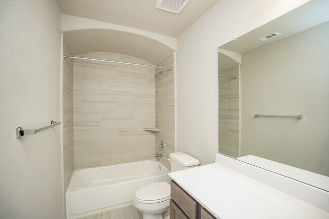 Building Photo - 5463 Grand View Dr