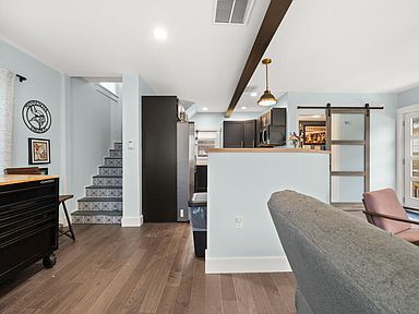 Building Photo - Charming Renovated Home in Sought-After Hu...