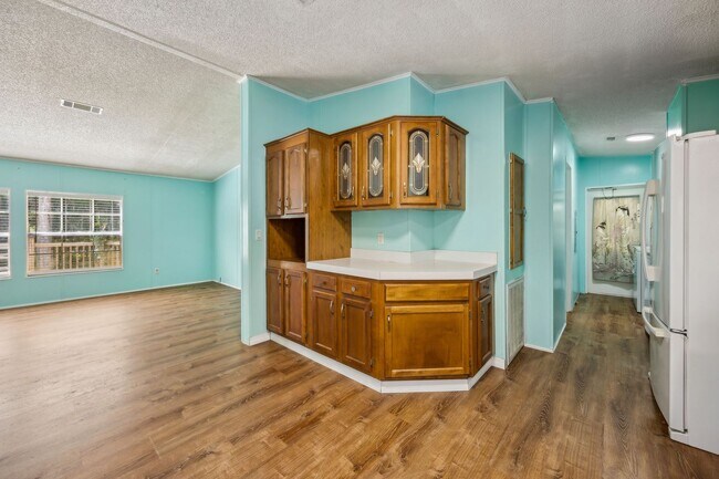 Building Photo - Spacious 3/2 Home on Nearly an Acre in Fer...