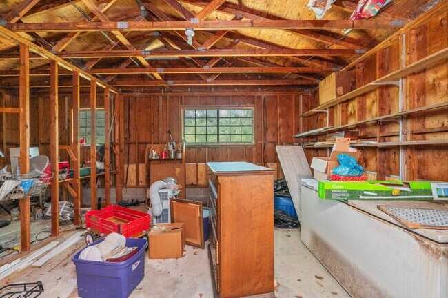 Building Photo - 803 Ingle Rd
