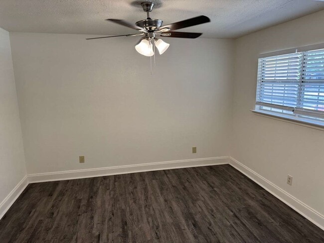 Building Photo - 7509 Creekfall Dr