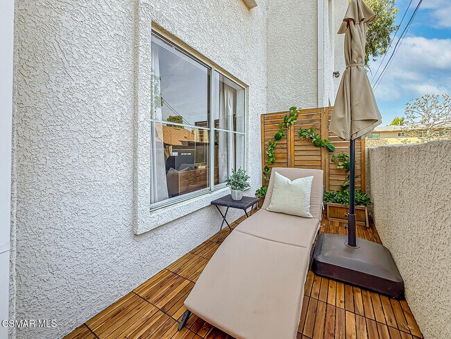 Building Photo - 5420 Sylmar Ave