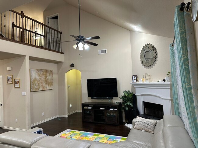 Building Photo - 705 Cypress Hill Dr
