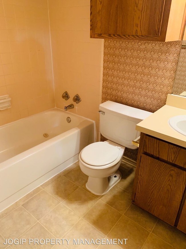 Building Photo - 2 br, 2 bath Apartment - 3141 TUDOR LANE