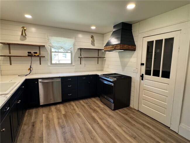 Building Photo - 214 Etowah Dr