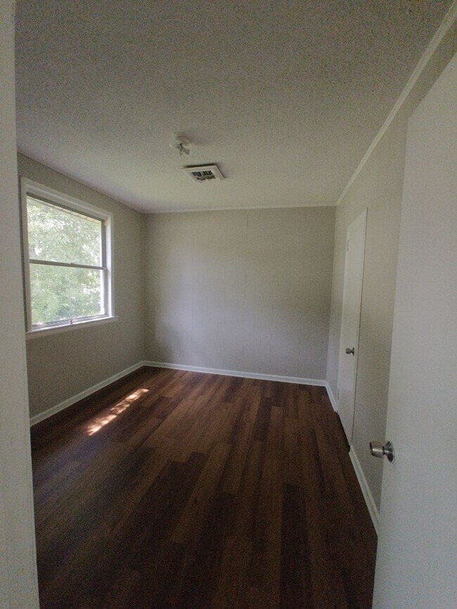 Building Photo - Coming Soon 4 Bed 2 bath Spacious Home