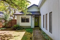 Building Photo - Contemporary One-Level 2 Bed/1 Bath Tranquil Retreat