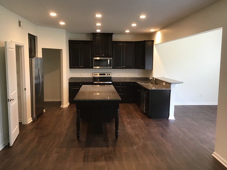 Building Photo - 233 Sandusky Ln