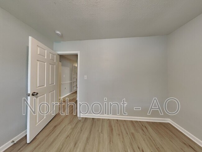 Building Photo - 3207 Daniel Dr
