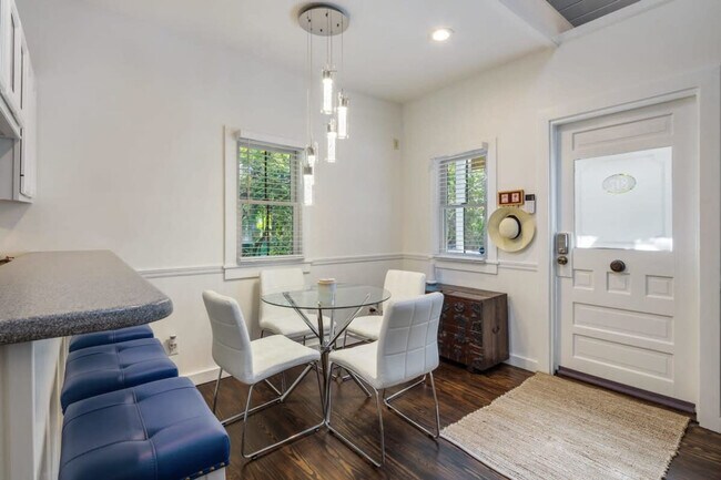 Building Photo - 817 Terry Ln