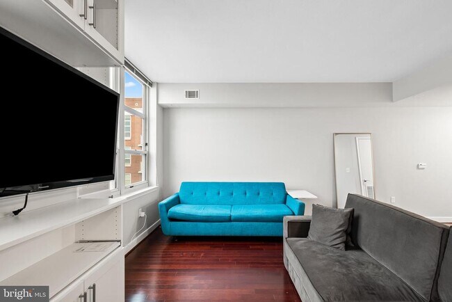 Building Photo - 157 Fleet St