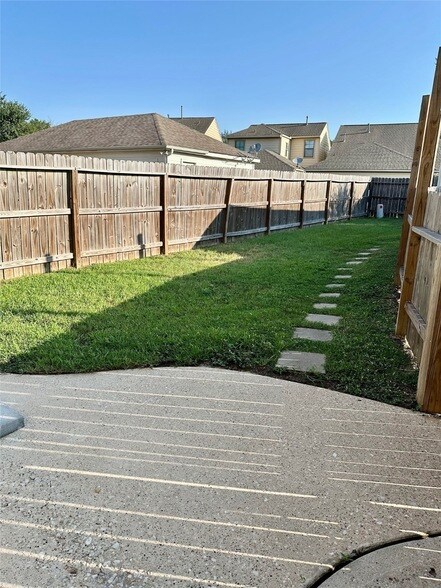 Building Photo - 29740 Sullivan Oaks Dr