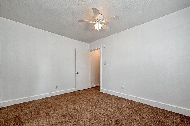 Building Photo - 7119 Farnsworth St