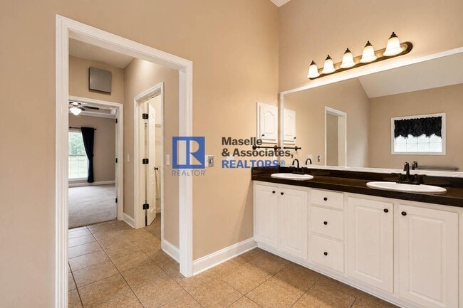 Building Photo - 3 Bed / 2 Bath Home on the Water in Ashbrooke