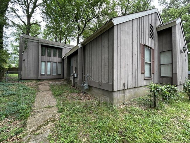Building Photo - 3293 Leschallas Dr