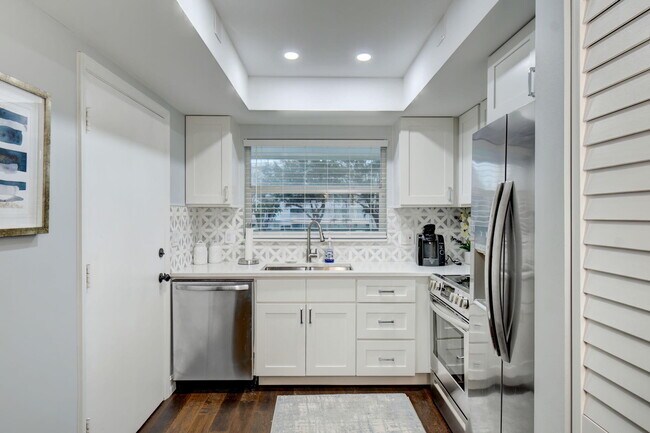 Building Photo - 68 Yacht Club Dr