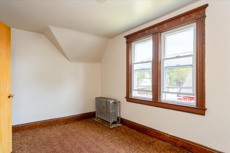 Primary Photo - 1221 N Clinton Ave