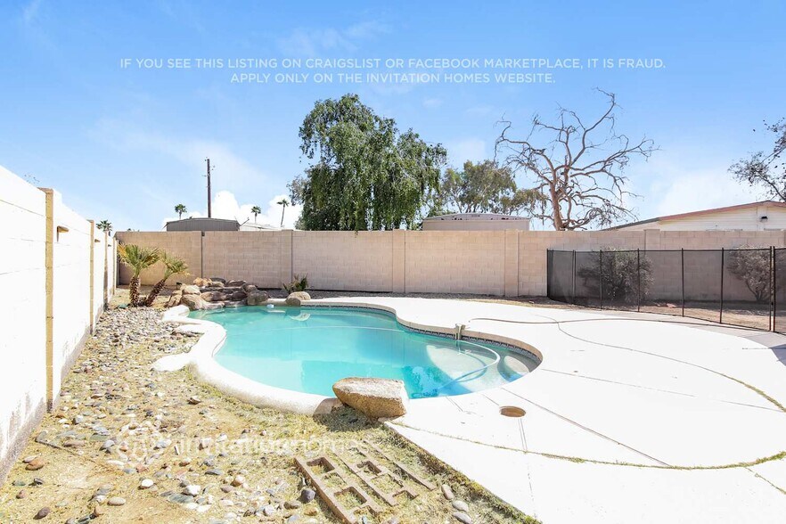 Building Photo - 1001 S 4th Ave