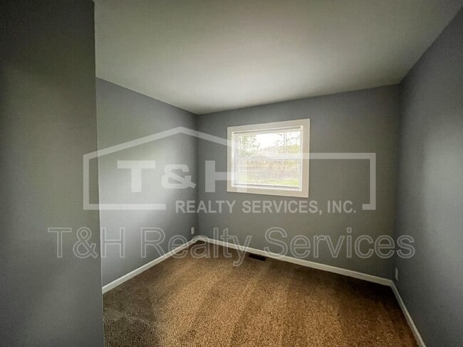 Building Photo - 1330 W Tate St