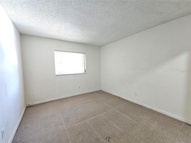 Building Photo - 209 Northwest Jefferson Cir N