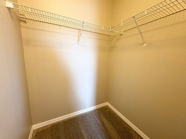 Building Photo - Gated 3B/2.5B Sanford Townhome ~ Fresh paint! ~ New flooring!