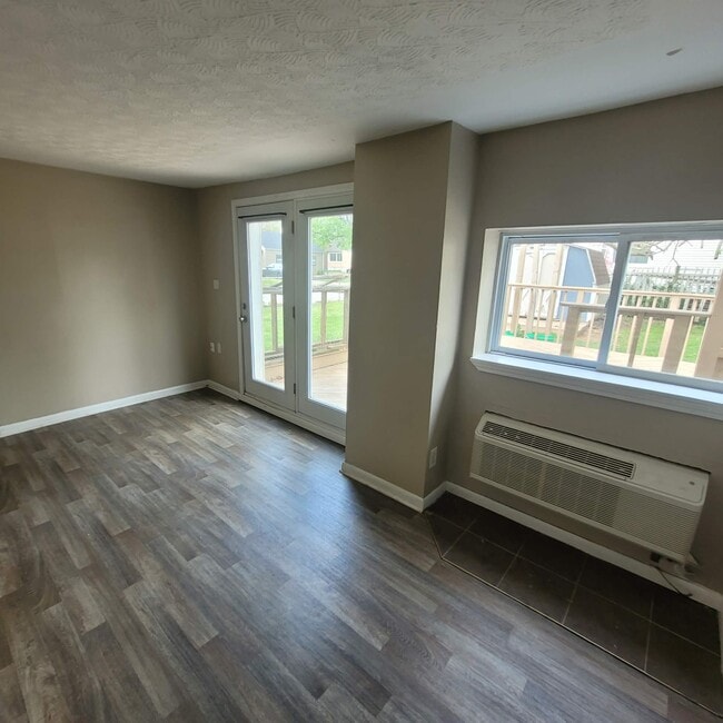 Building Photo - 400 E Park Pl