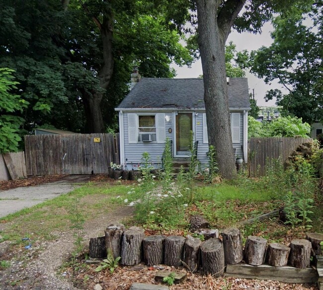 Primary Photo - 109 Wyona Ave