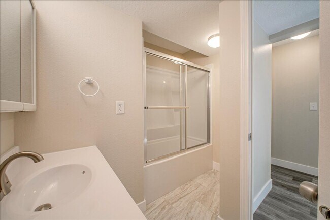 Building Photo - Boise Bench Duplex