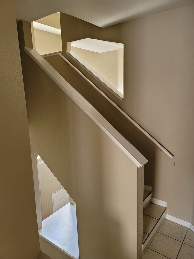 Building Photo - Large Sunridge Palms townhome across from USF!