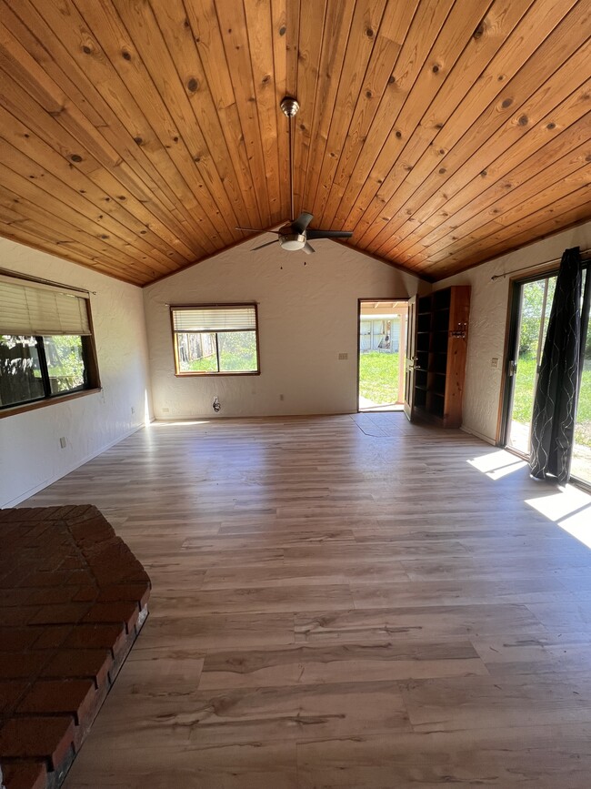 Building Photo - 11218 Cedar Ridge Dr