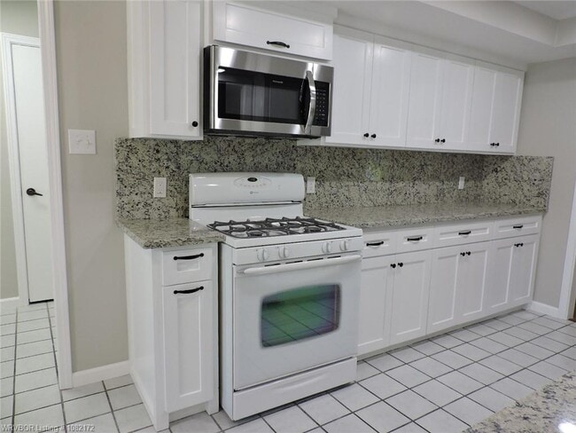 Building Photo - 6724 Riviera Dr
