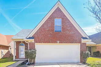 Building Photo - 5370 Russell Dr