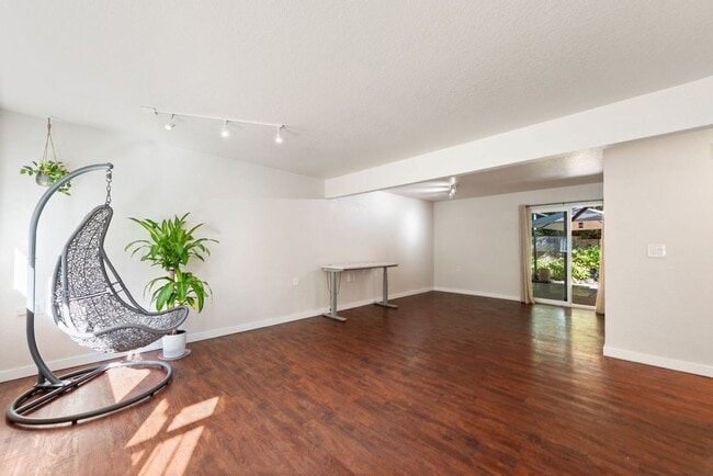 Building Photo - Stunning 4BR/2.5BA Home in Lake Forest Park ?