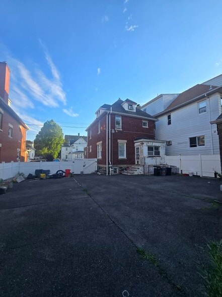 Building Photo - 338 73rd St