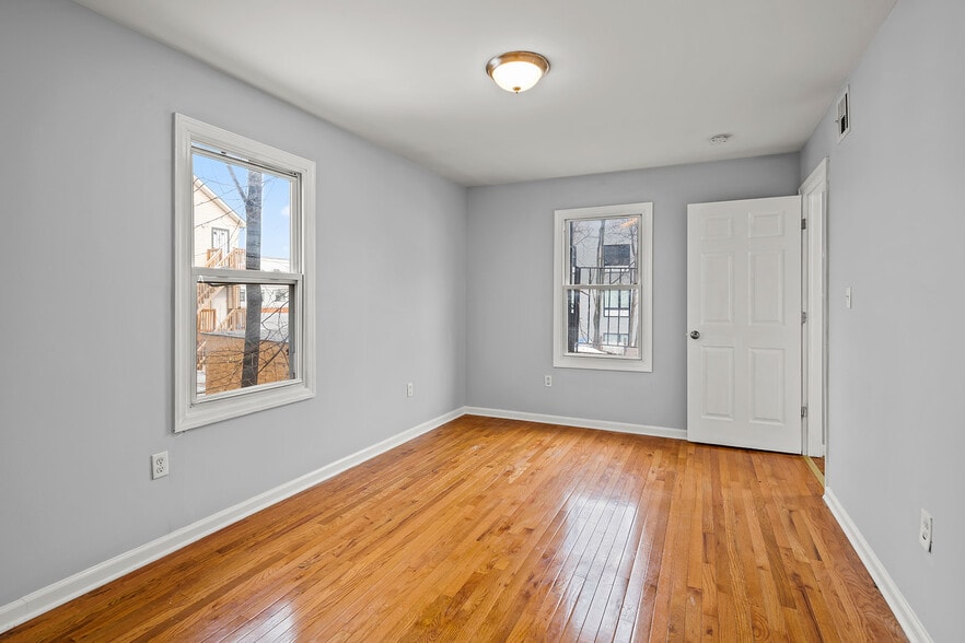 Building Photo - 137 Godwin Ave