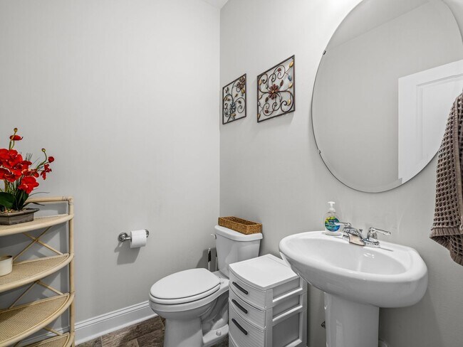 Building Photo - Towne Pointe Community