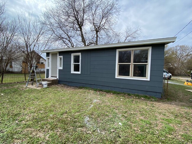 Building Photo - Fantastic Sand Springs Home