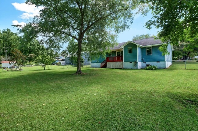 Building Photo - 221 Pollard Dr