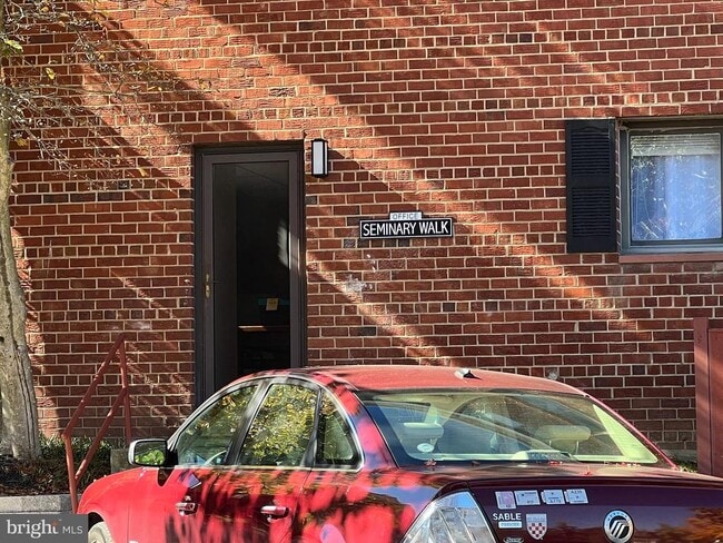 Building Photo - 2704 Dartmouth Rd