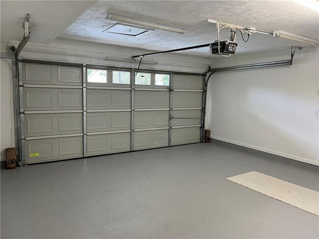 Building Photo - 7415 Shadywood Dr