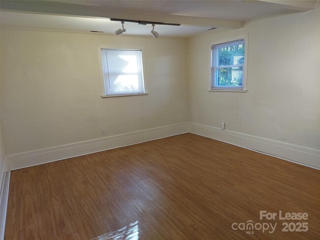 Building Photo - 3813 Selwyn Ave