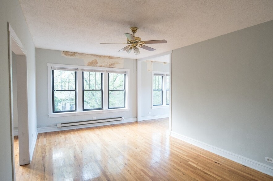 Building Photo - 627 W Cornelia Ave
