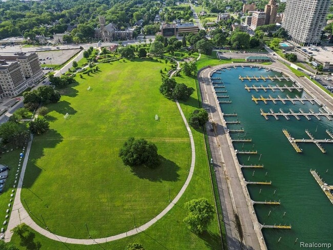 Building Photo - 8900 E Jefferson Ave