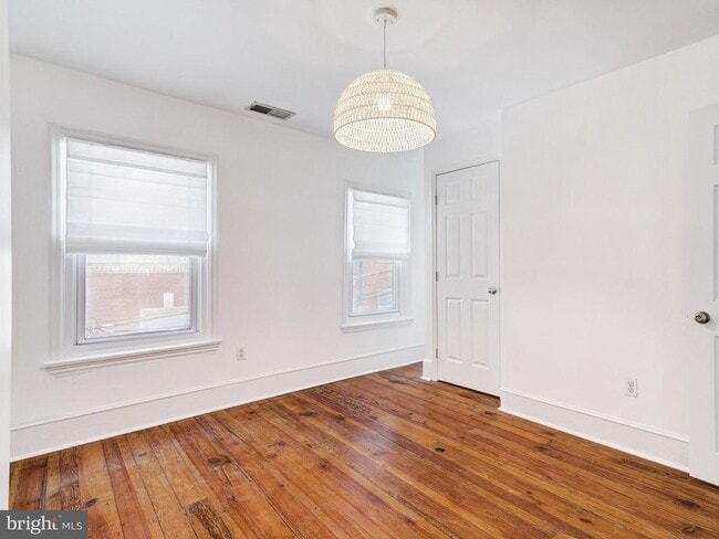 Building Photo - 1741 Sepviva St