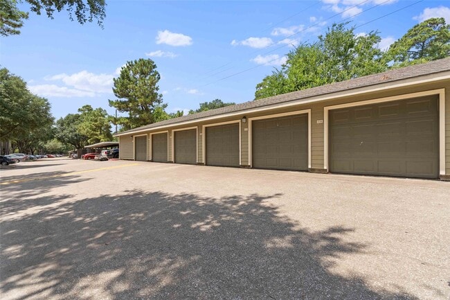 Building Photo - 2400 Spring Rain Dr