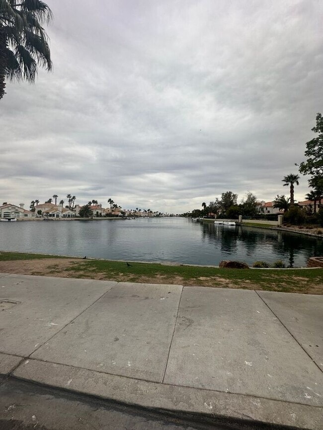 Building Photo - Beautifully Remodeled 1-Bedroom Condo in Desert Shores!