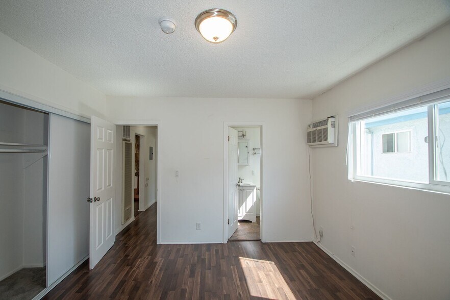 Building Photo - 11100 Camarillo St