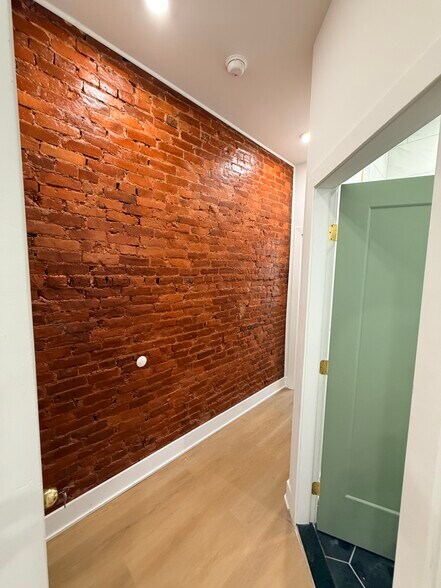 Building Photo - 1325 Kerbaugh St