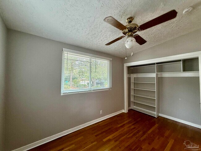 Building Photo - 205 Fairpoint Dr