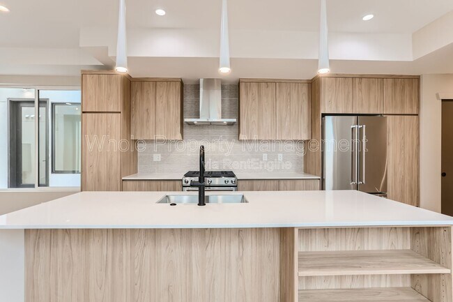 Building Photo - 2321 S High St